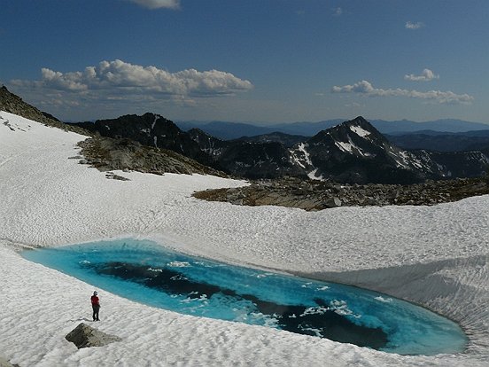 Amazing lake at the unnamed pass leading to Glory Basin