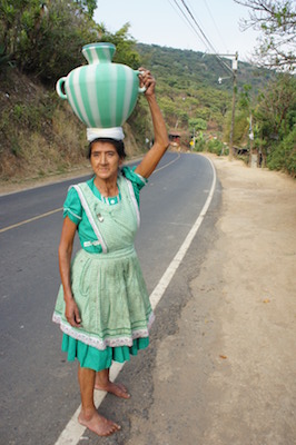 Perfect colour matching, on a backroad in Guatemala