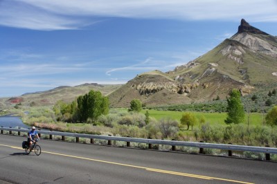 Scenic riding near the John Day Fossil Beds